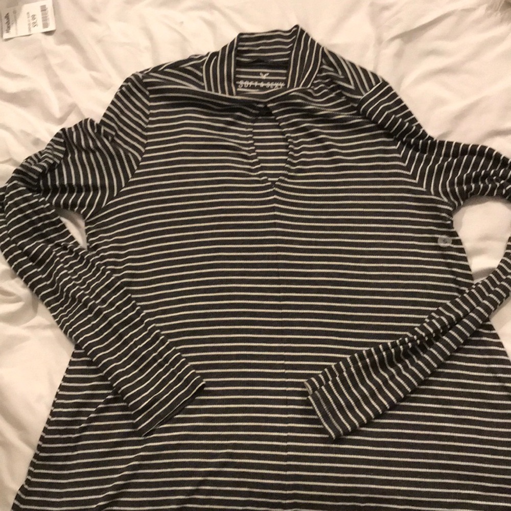 Chocker key hole soft and sexy American Eagle top
